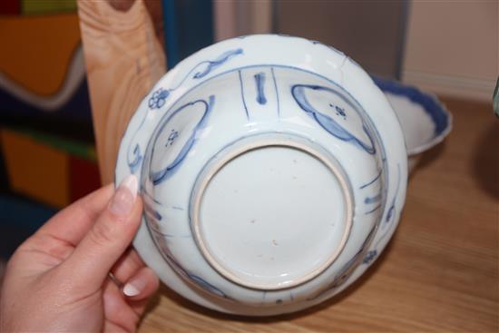 A Chinese blue and white kraak bowl, c.1640 and a 19th century Chinese blue and white bowl largest diameter 15.5cm